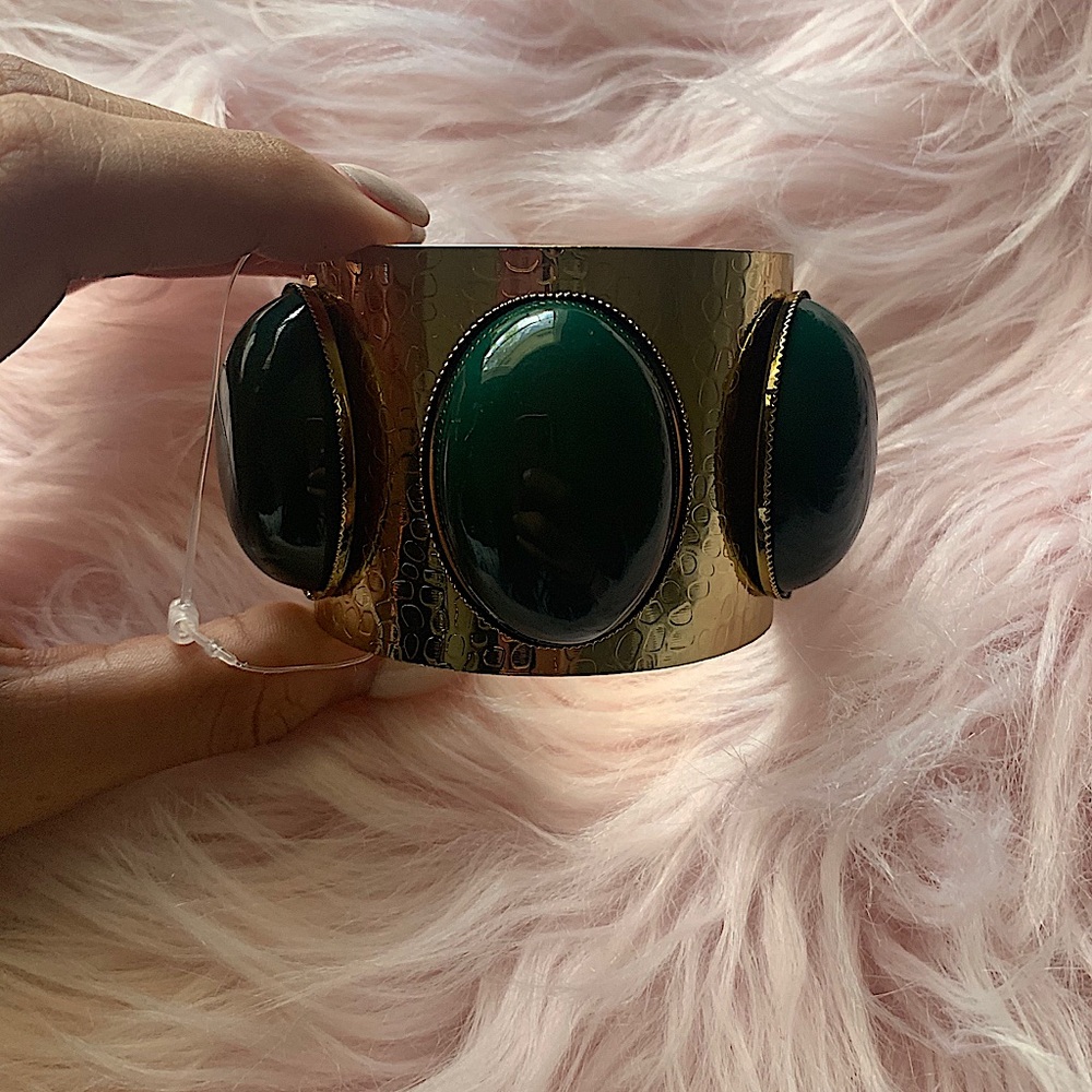 Cuff green bracelet ! FOR SALE BRAND NEW